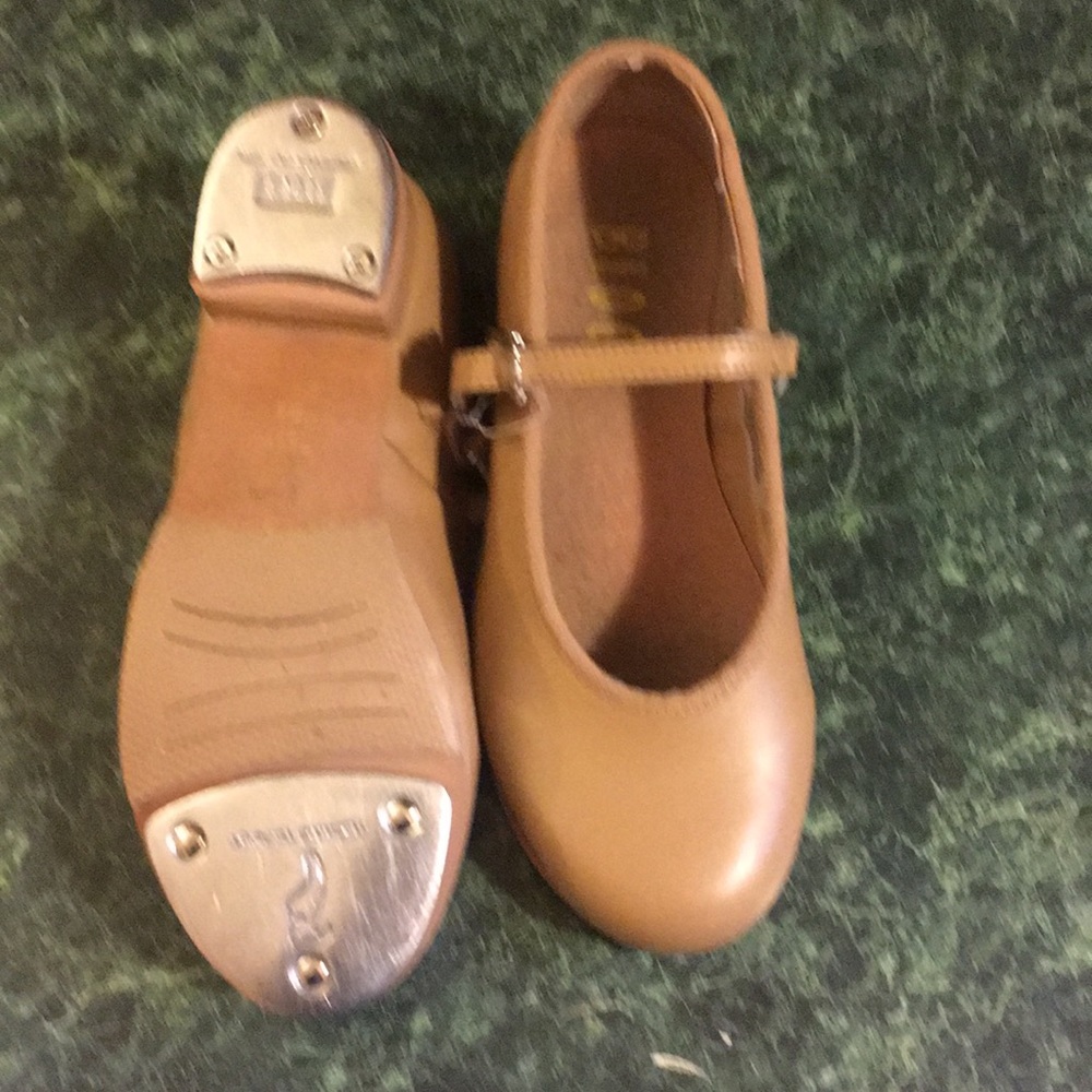 101/2 Bloch tap shoes